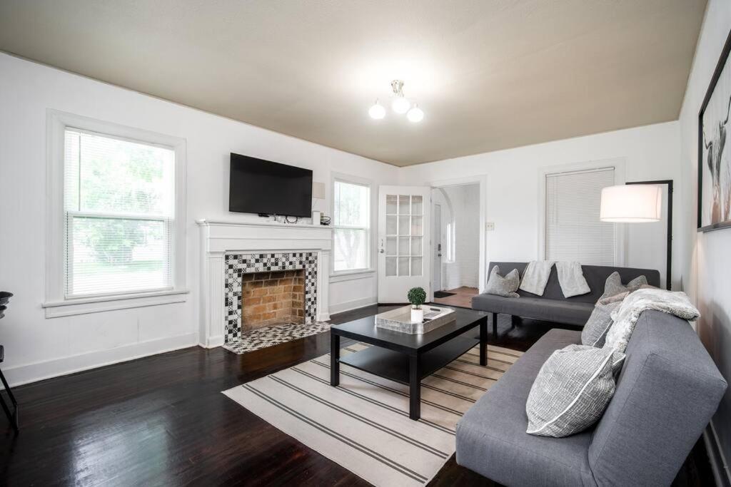 Trendy In Downtown - Near Montrose Daire *